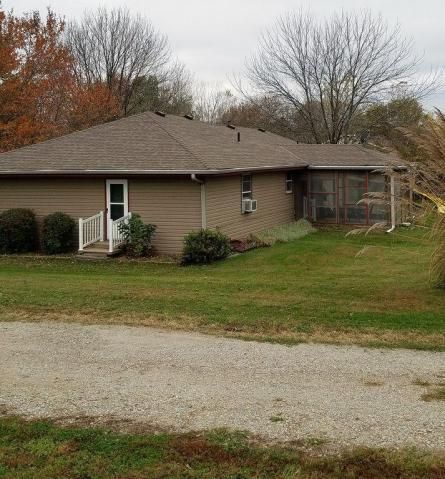 11 Robin Dr, Agency, MO 64401