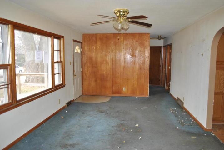 6513 Grant St, St Joseph, MO 64504