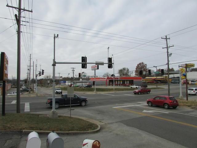 519 S Belt, St Joseph, MO 64506