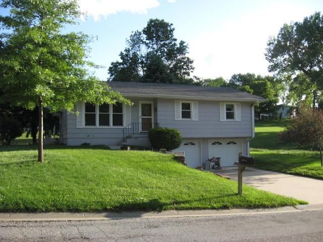 3018 Morningside Dr, St Joseph, MO 64503