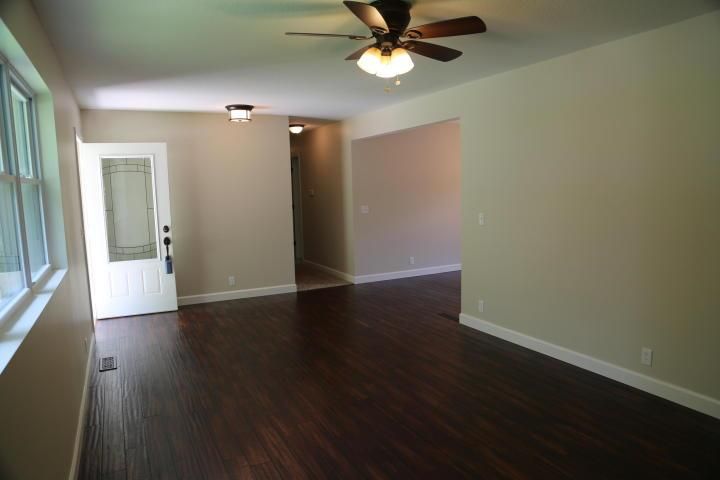 2417 N Leonard Rd, St Joseph, MO 64506