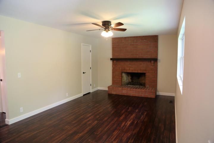 2417 N Leonard Rd, St Joseph, MO 64506