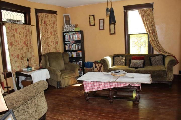 1122 N 19th St, St Joseph, MO 64501