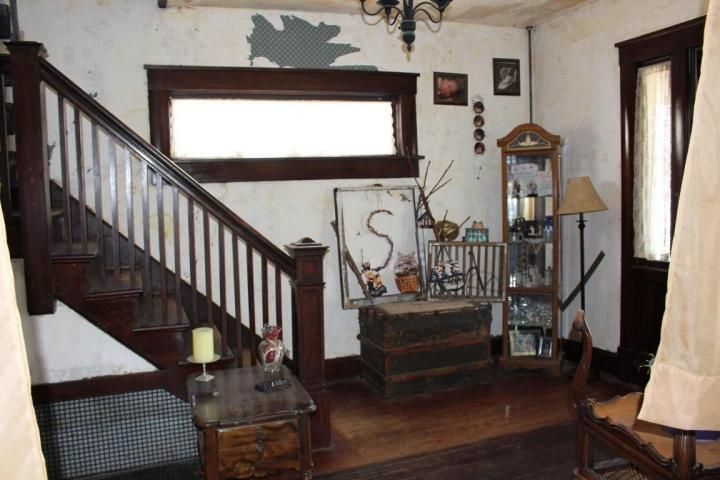 1122 N 19th St, St Joseph, MO 64501