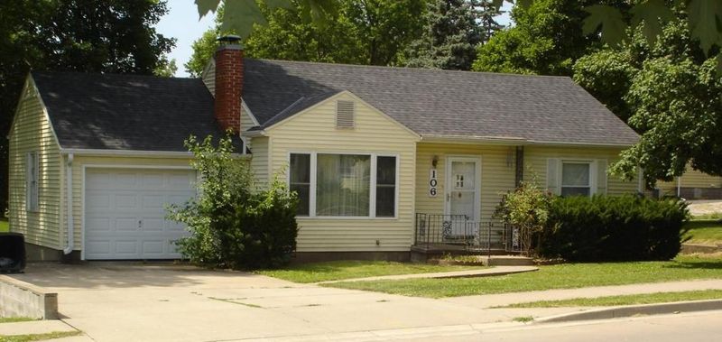 106 E Main St, Savannah, MO 64485