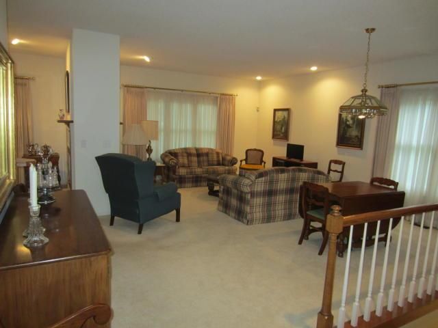 507 Raintree Dr, St Joseph, MO 64506