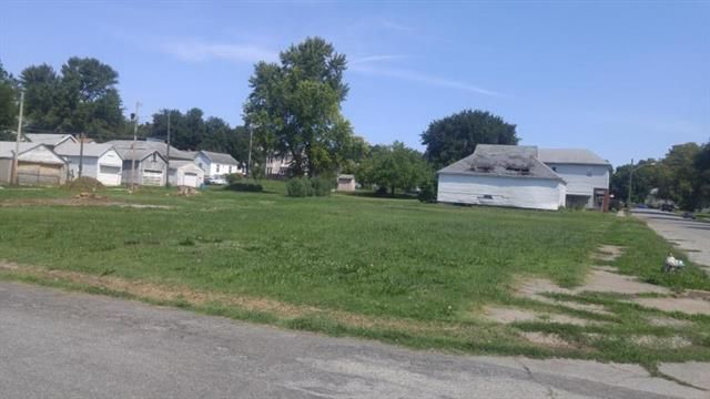 1615 Seneca St, St Joseph, MO 64503