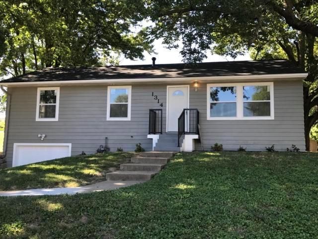 1314 Monterey St, St Joseph, MO 64507