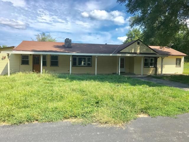 2720 Excello Dr, St Joseph, MO 64503
