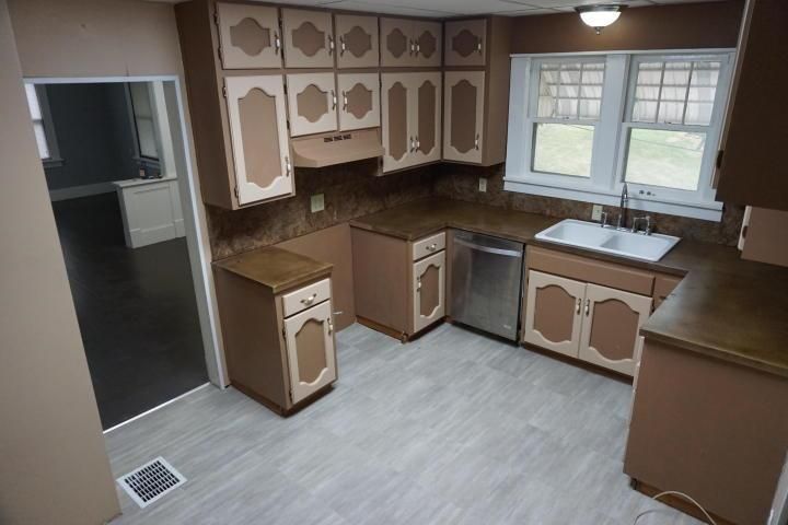 1522 S 20th St, St Joseph, MO 64507