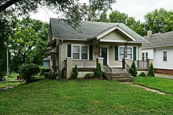 1522 S 20th St, St Joseph, MO 64507