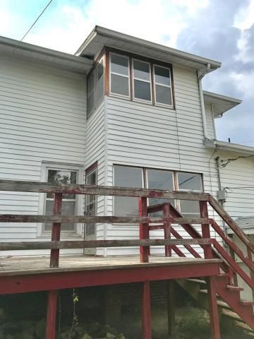 1321 S 25th St, St Joseph, MO 64507