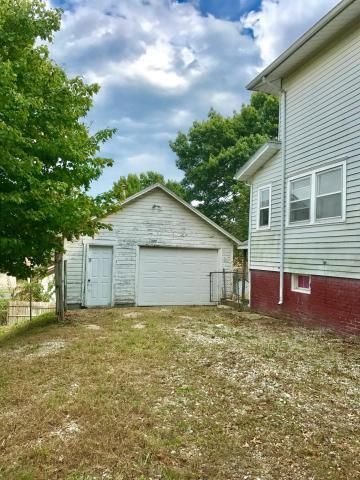 1321 S 25th St, St Joseph, MO 64507