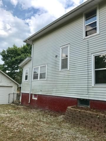 1321 S 25th St, St Joseph, MO 64507