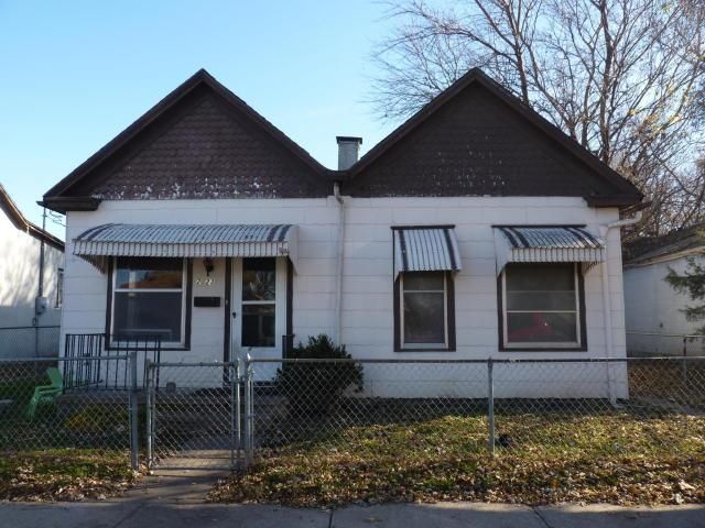 2323 S 10th St, St Joseph, MO 64503