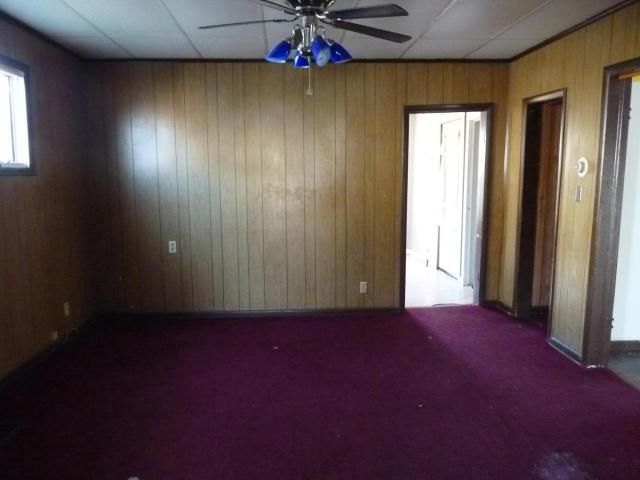 2323 S 10th St, St Joseph, MO 64503
