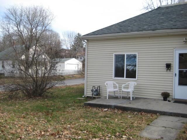 1325 N 20th St, St Joseph, MO 64501