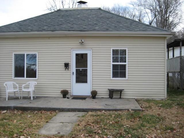 1325 N 20th St, St Joseph, MO 64501