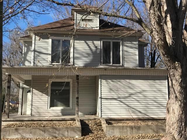 1020-1 S 18th St, St Joseph, MO 64507