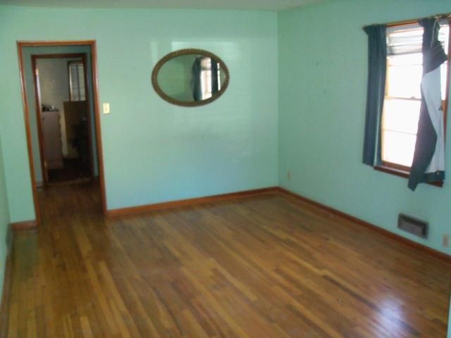 2014 E Highland Ave, St Joseph, MO 64505