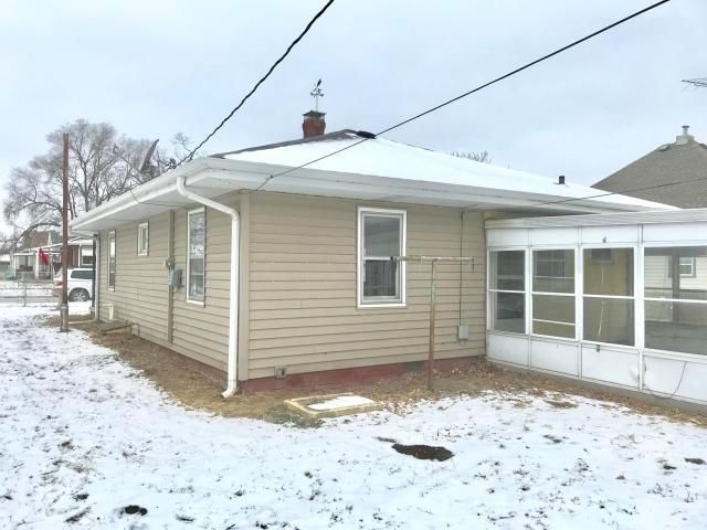 6023 Carnegie St, St Joseph, MO 64504