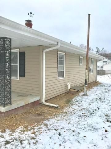 6023 Carnegie St, St Joseph, MO 64504