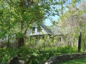1111 E Highland Ave, St Joseph, MO 64505