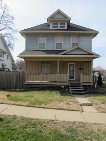 36 E Hyde Park Ave, St Joseph, MO 64504