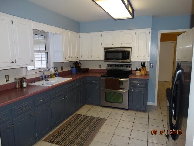 200 Ridgeway Dr, Richmond, MO 64085