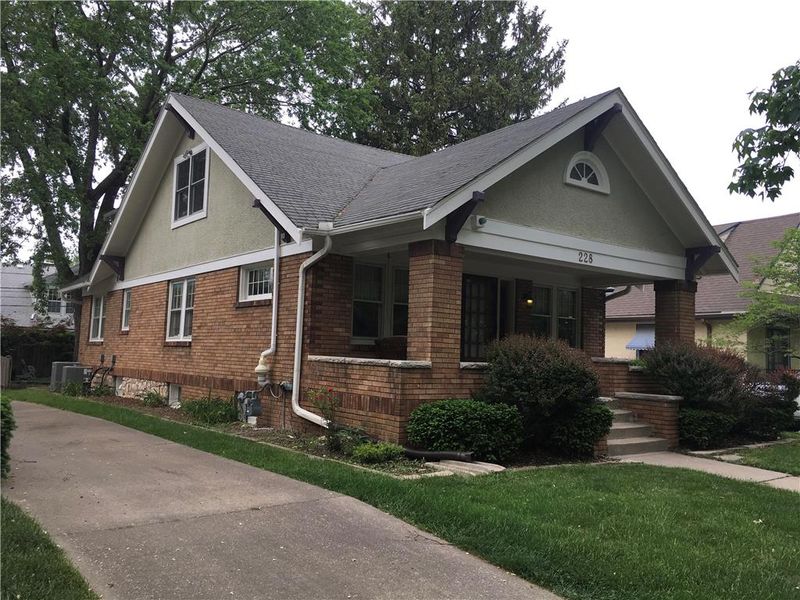 228 E 67 St, Kansas City, MO 64113