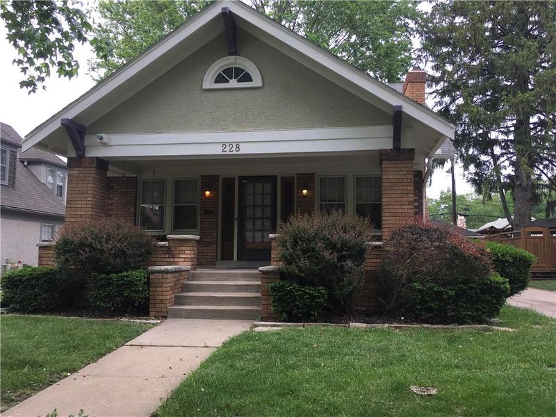 228 E 67 St, Kansas City, MO 64113