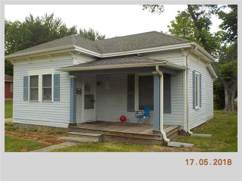 309 W South St, Warrensburg, MO 64093