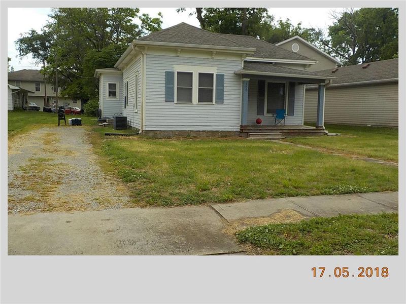 309 W South St, Warrensburg, MO 64093
