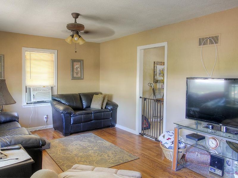 1601 E 82nd St, Kansas City, MO 64131