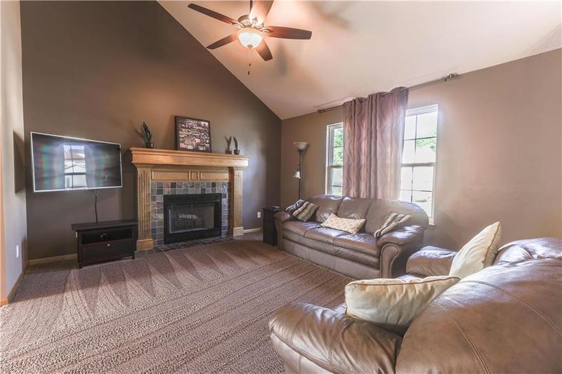 807 Foxtail Dr, Grain Valley, MO 64029