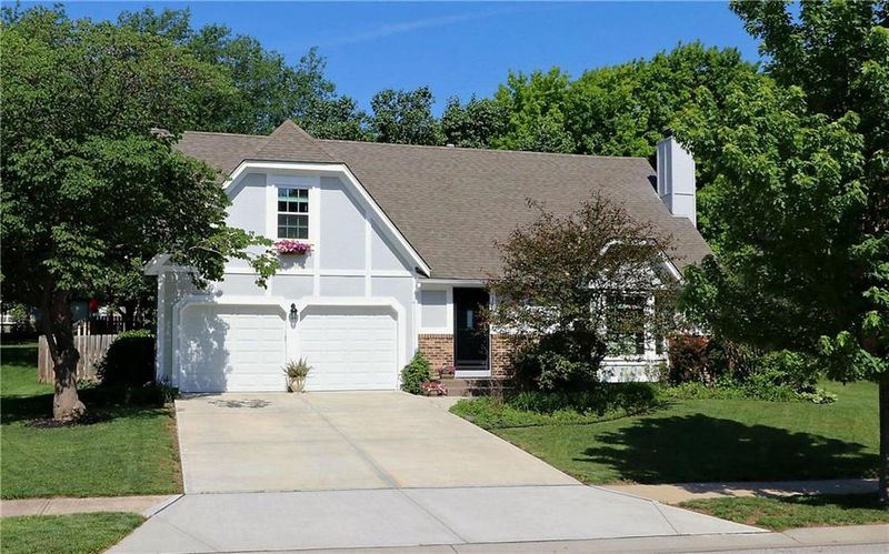 11634 Monrovia St, Overland Park, KS 66210