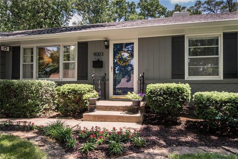 9003 Jarboe St, Kansas City, MO 64114