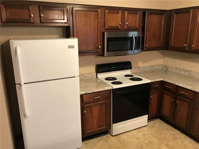 1401 NW 48th St, Blue Springs, MO 64015