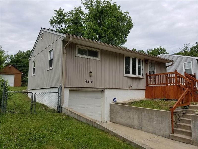 9212 Walnut St, Kansas City, MO 64114