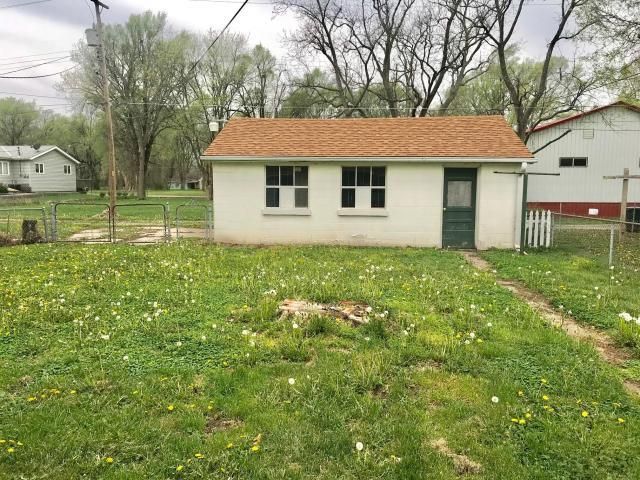 6630 Grant St, St Joseph, MO 64504
