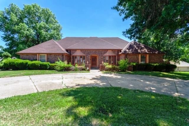10309 E Bannister Rd, Kansas City, MO 64134