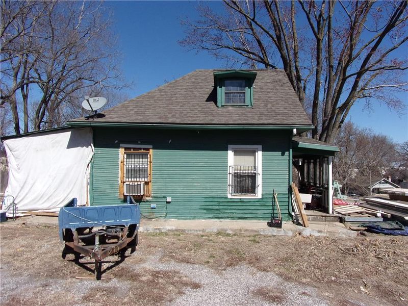 1010 Oakley Ave, Kansas City, MO 64127