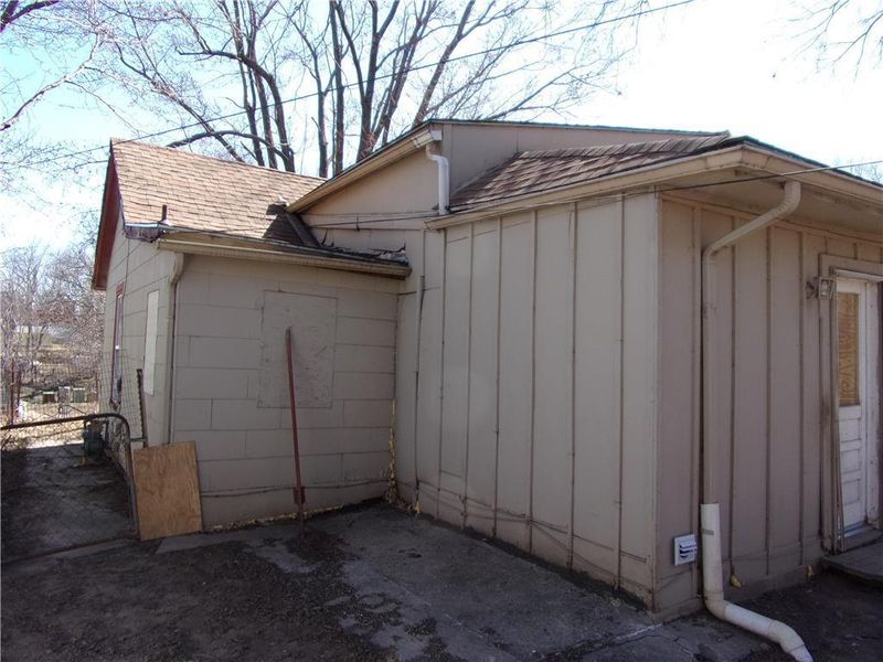 1008 Oakley Ave, Kansas City, MO 64127