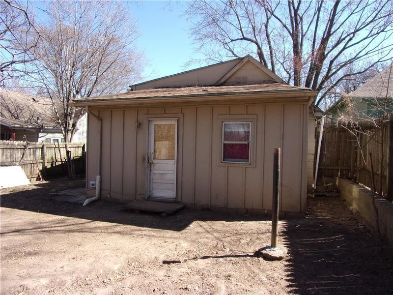 1008 Oakley Ave, Kansas City, MO 64127