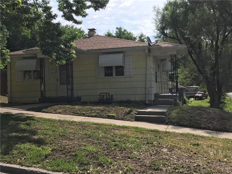 2427 S 18th & 2429 St, St Joseph, MO 64503