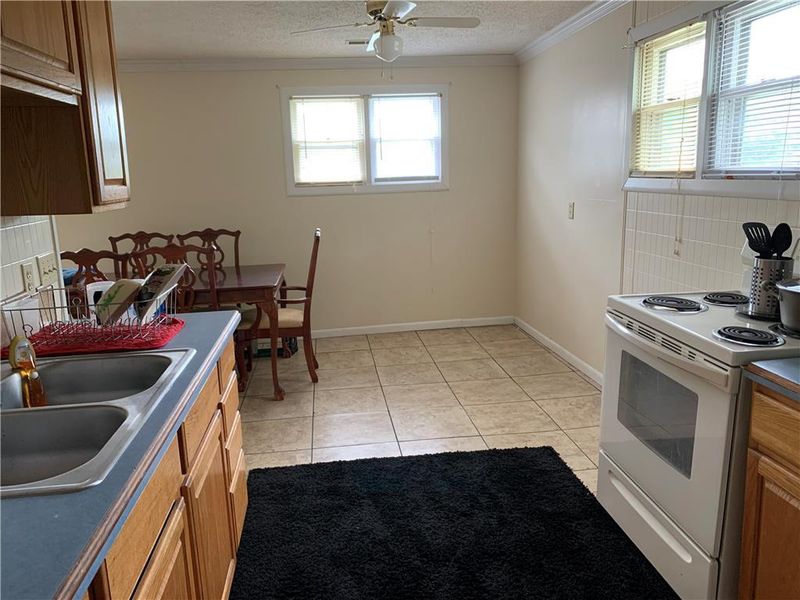 1109 N 13th St, St Joseph, MO 64501