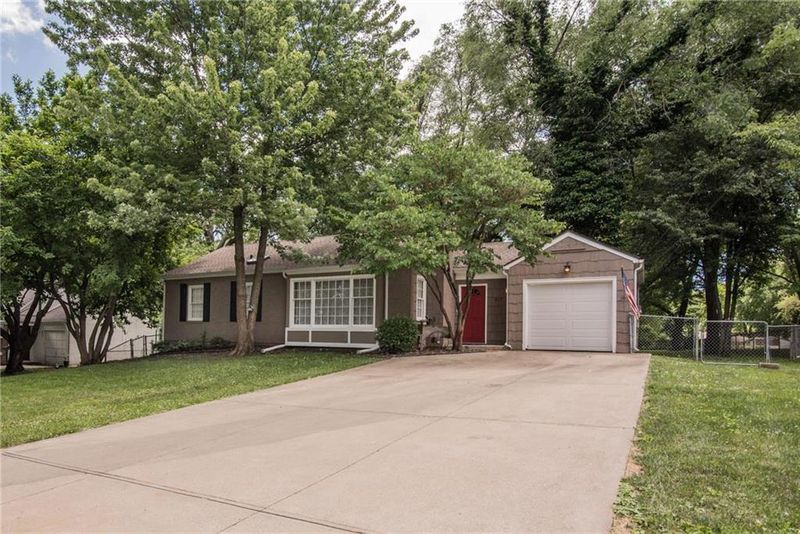 617 E 96th St, Kansas City, MO 64131