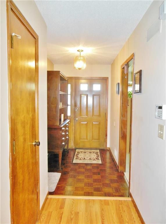 12319 W 105 Ter, Overland Park, KS 66215