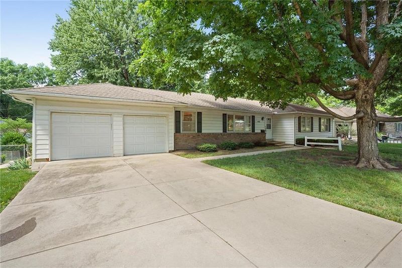 4030 W 99th St, Overland Park, KS 66207