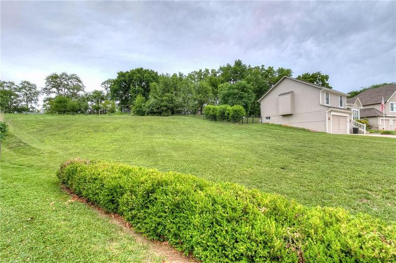 3908 N 52nd Ter, Kansas City, MO 64151
